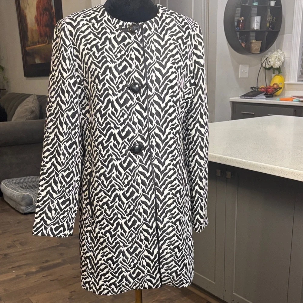 Chico's Black and White Patterned Blazer - Picture 3 of 8